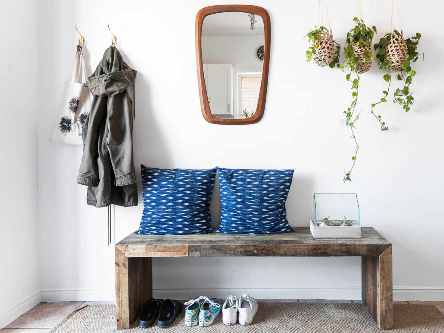Unique entryway bench discount